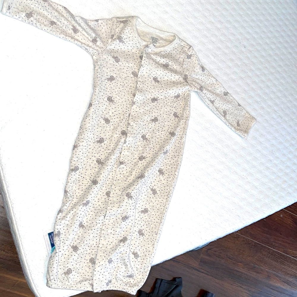 Brand New Carter’s 9 Month Long Sleeve Sleeper Gown